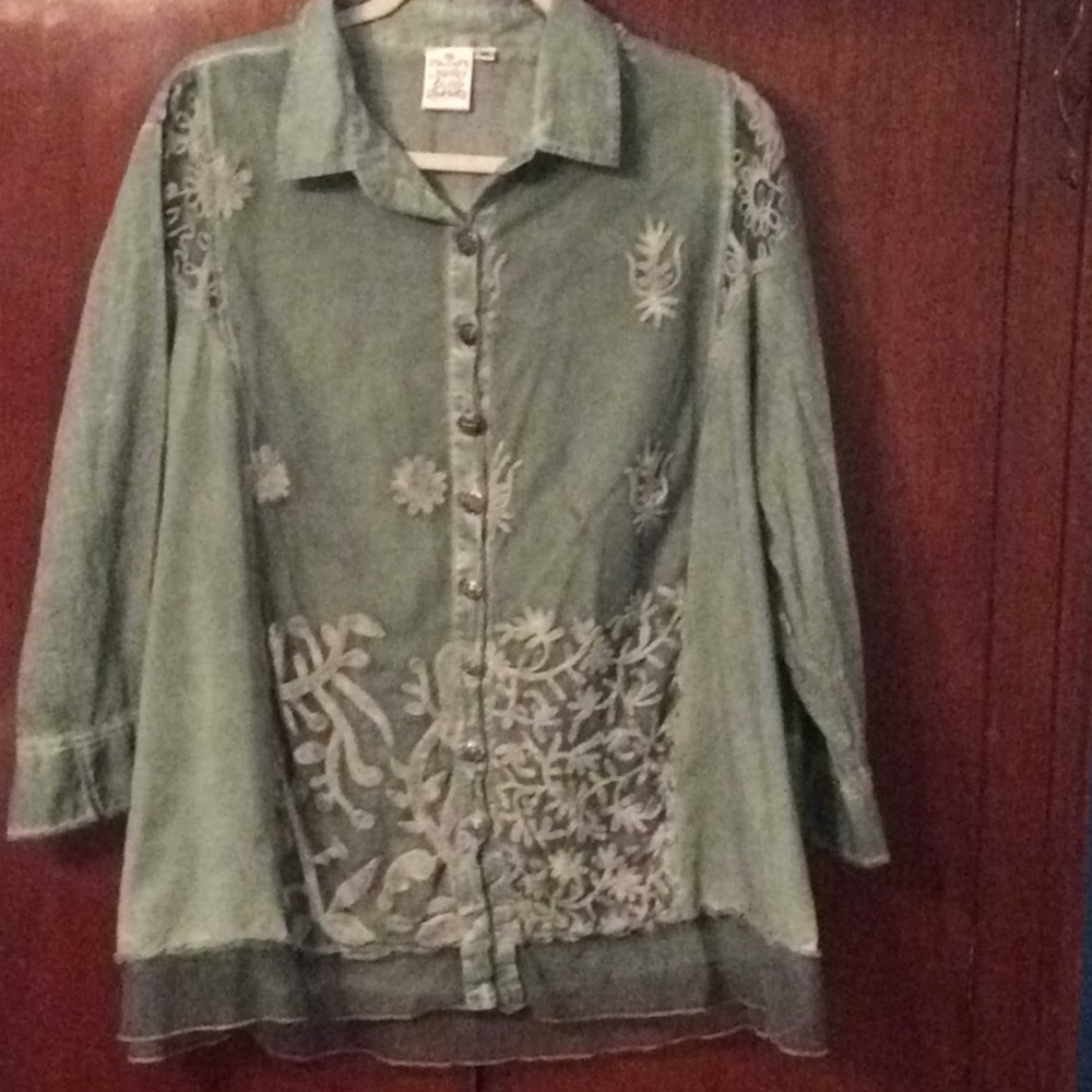 *3 for 10*.     Long sleeve button up shirt.